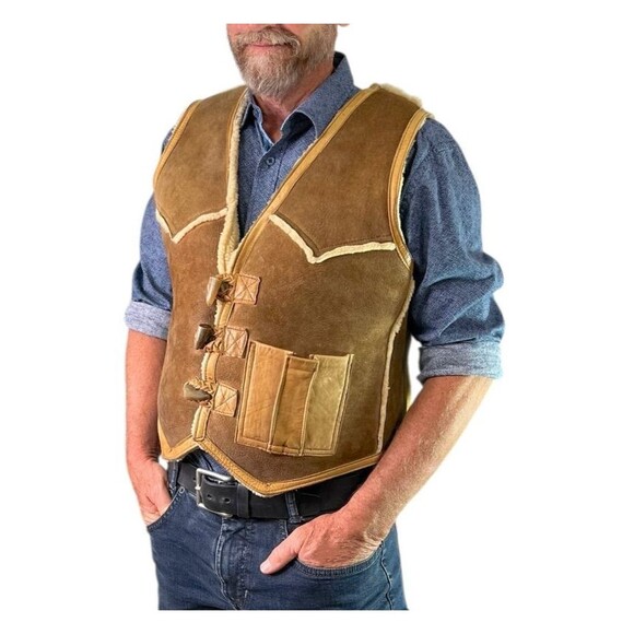 Vintage 1970's Suede Shearling Men's Vest Leather Trim Horn Toggle Buttons M - Picture 2 of 8